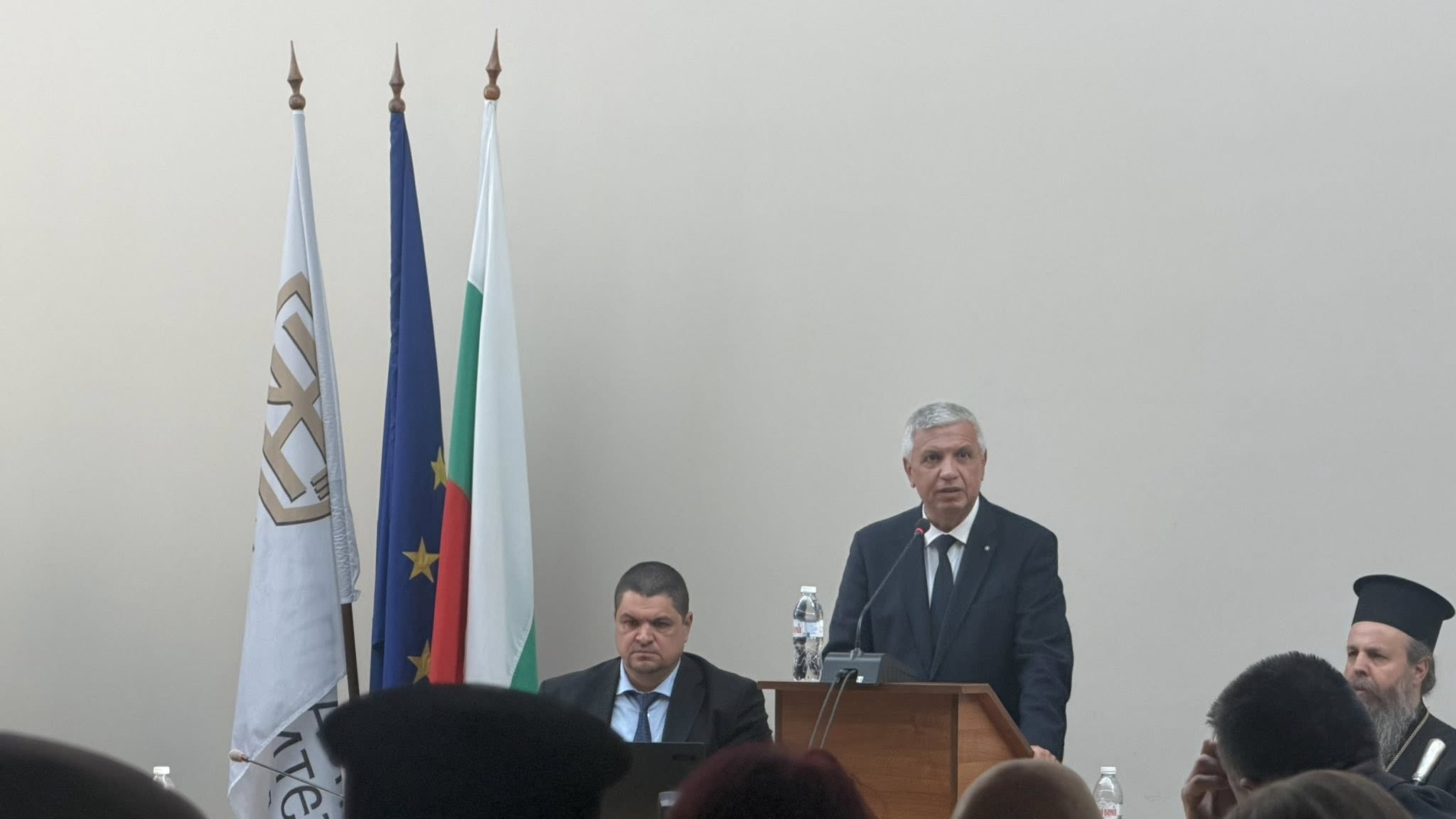 При голям интерес представиха книгата за митрополит Натанаил в ЮЗУ