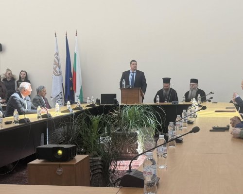 При голям интерес представиха книгата за митрополит Натанаил в ЮЗУ