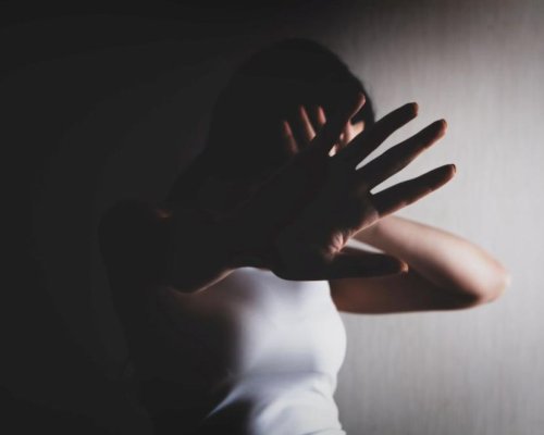 Насилие: Майка и съпруга са пребити и заплашвани