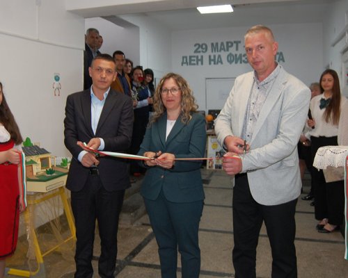 Нов STEM център по Зелена енергия и Роботика отвори врати в гимназията в Якоруда
