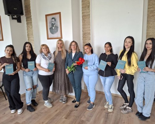 Фатима Йълдъс връчи дипломи на маникюристи в Белица