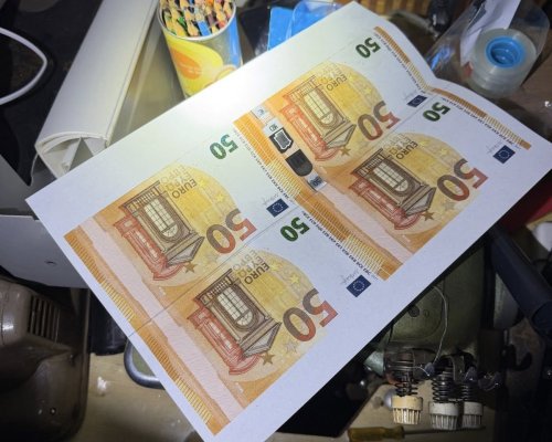 Разкриха печатница за фалшиви пари в София