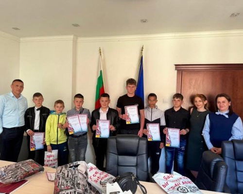 Кметът на  Якоруда награди деца достойно представили града в спорта