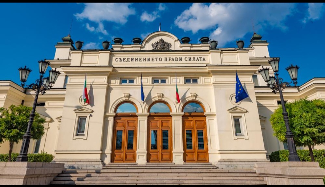 Първи звънец за 52-рото Народно събрание: 240 депутати влизат в пленарната зала с заявки за спешни решения