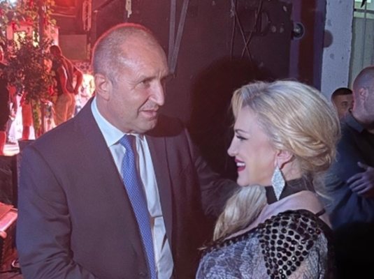 Сашка Васева възхитена: Радев ми помогна в труден момент! Сашка Васева възхитена: Радев ми помогна в труден момент!