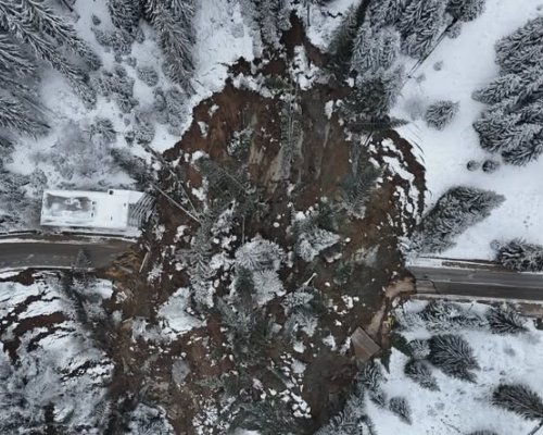 Пътят Смолян-Пампорово остава затворен до 2 години заради огромното свлачище?