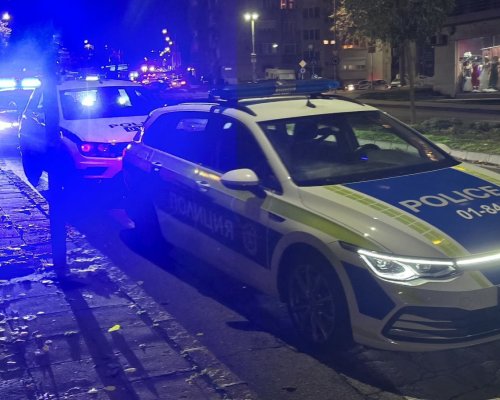 Екшън нощ в Благоевград: щурм в ромската махалата заради силна музика, проверки в дискотеки и табаци, пиян младеж вилнее и троши коли