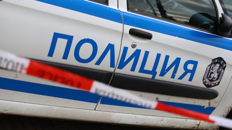 Задържаха петима, взели кредити за над 100 000 евро с фалшиви карти Задържаха петима, взели кредити за над 100 000 евро с фалшиви карти