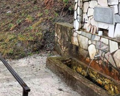 Лечебен извор  води туристи в Сатовча
