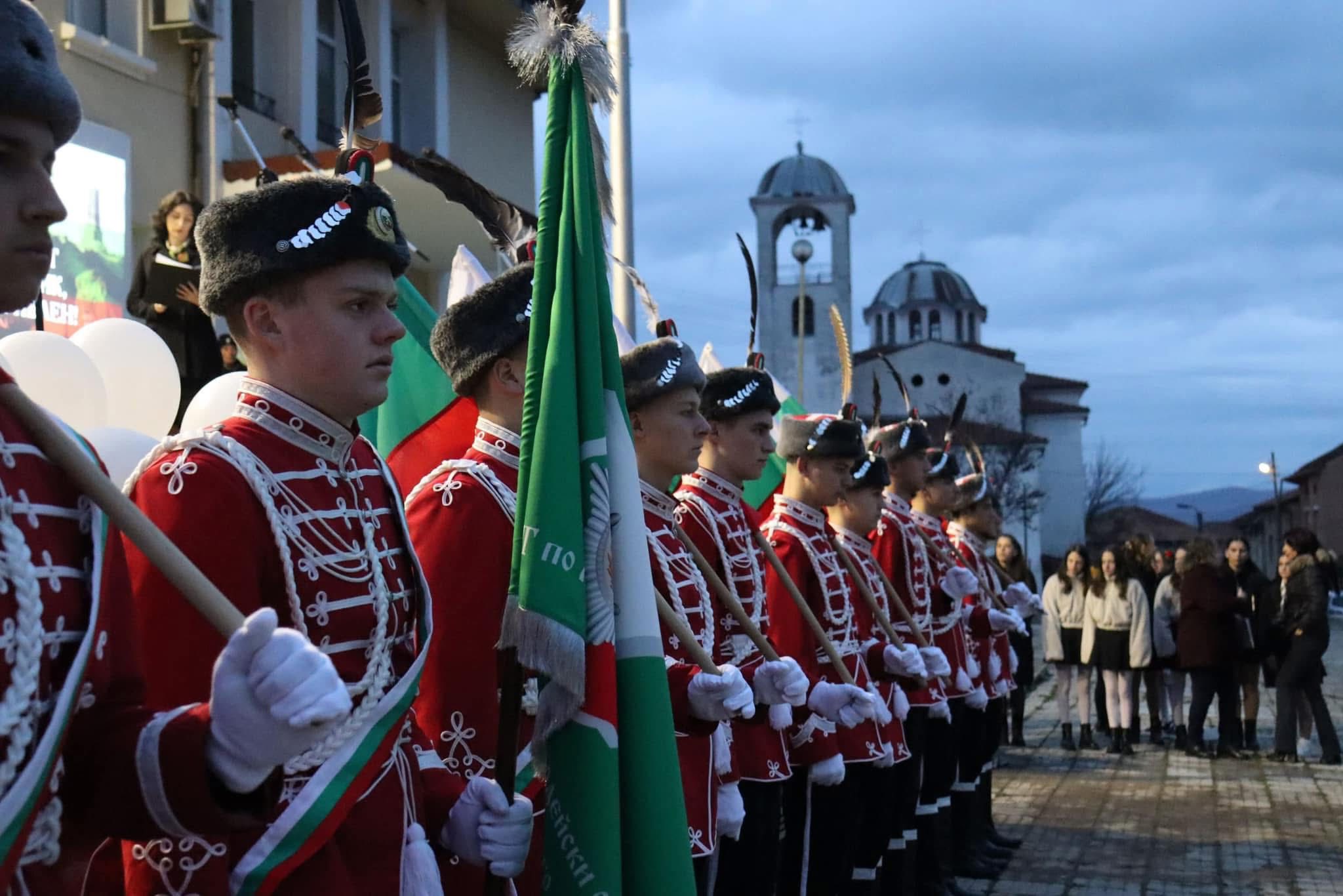 Празнични концерти в страната и отворени врати във военните формирования по повод 6 май Празнични концерти в страната и отворени врати във военните формирования по повод 6 май