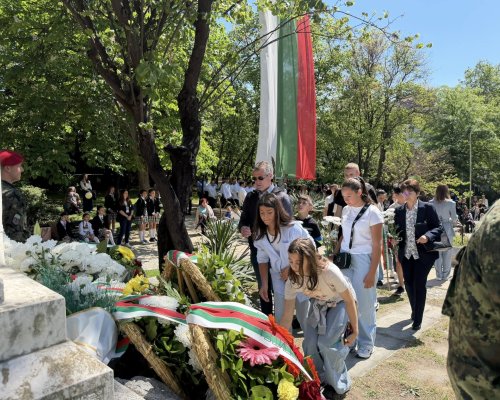 Сандански отдаде почит към героите на България по случай 6 май