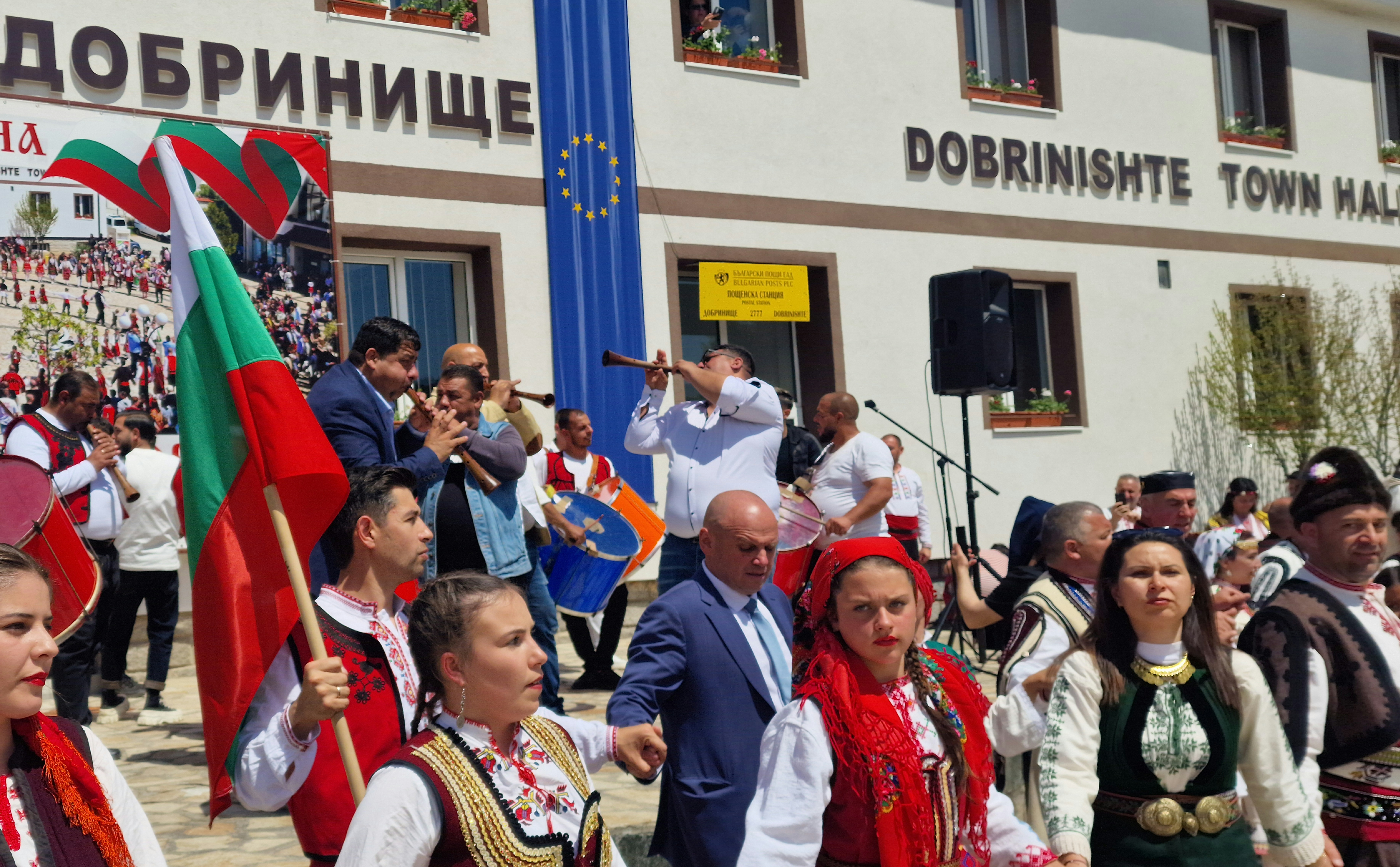 Всенародно веселие на Гергьовден в Добринище