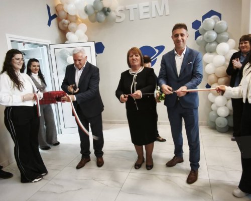 Гимназията в Сатовча с впечатляващ нов STEM център