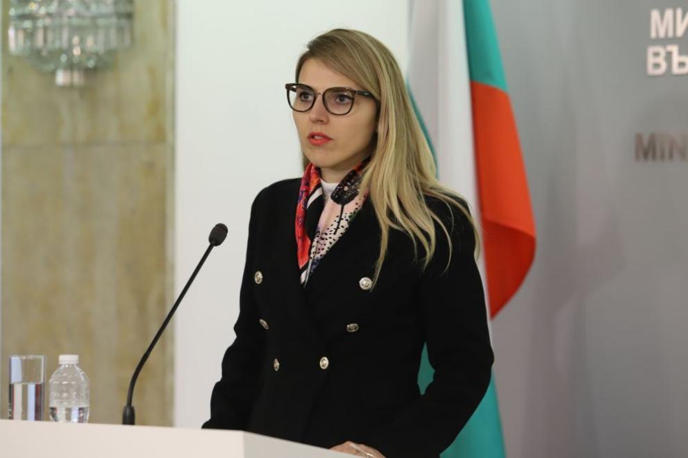 Кандидат на ИТН става външен министър в кабинет Радев , Велислава Петрова-Чамова поема МВнР. Кандидат на ИТН става външен министър в кабинет Радев , Велислава Петрова-Чамова поема МВнР.