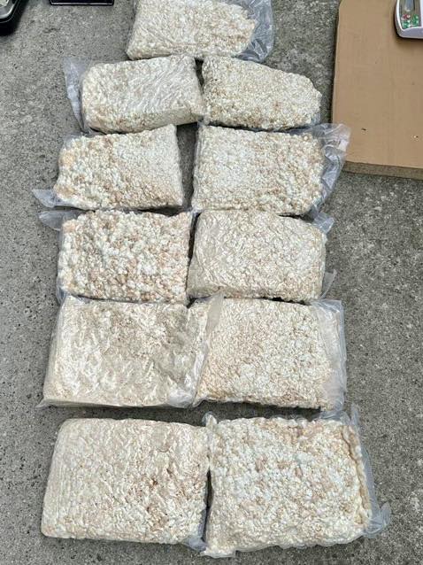 ГДБОП откри голямо количество наркотици и оръжие у чужд гражданин ГДБОП откри голямо количество наркотици и оръжие у чужд гражданин