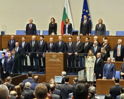 България има редовна власт: Кабинетът  Радев  пое управлението, новите министри положиха клетва