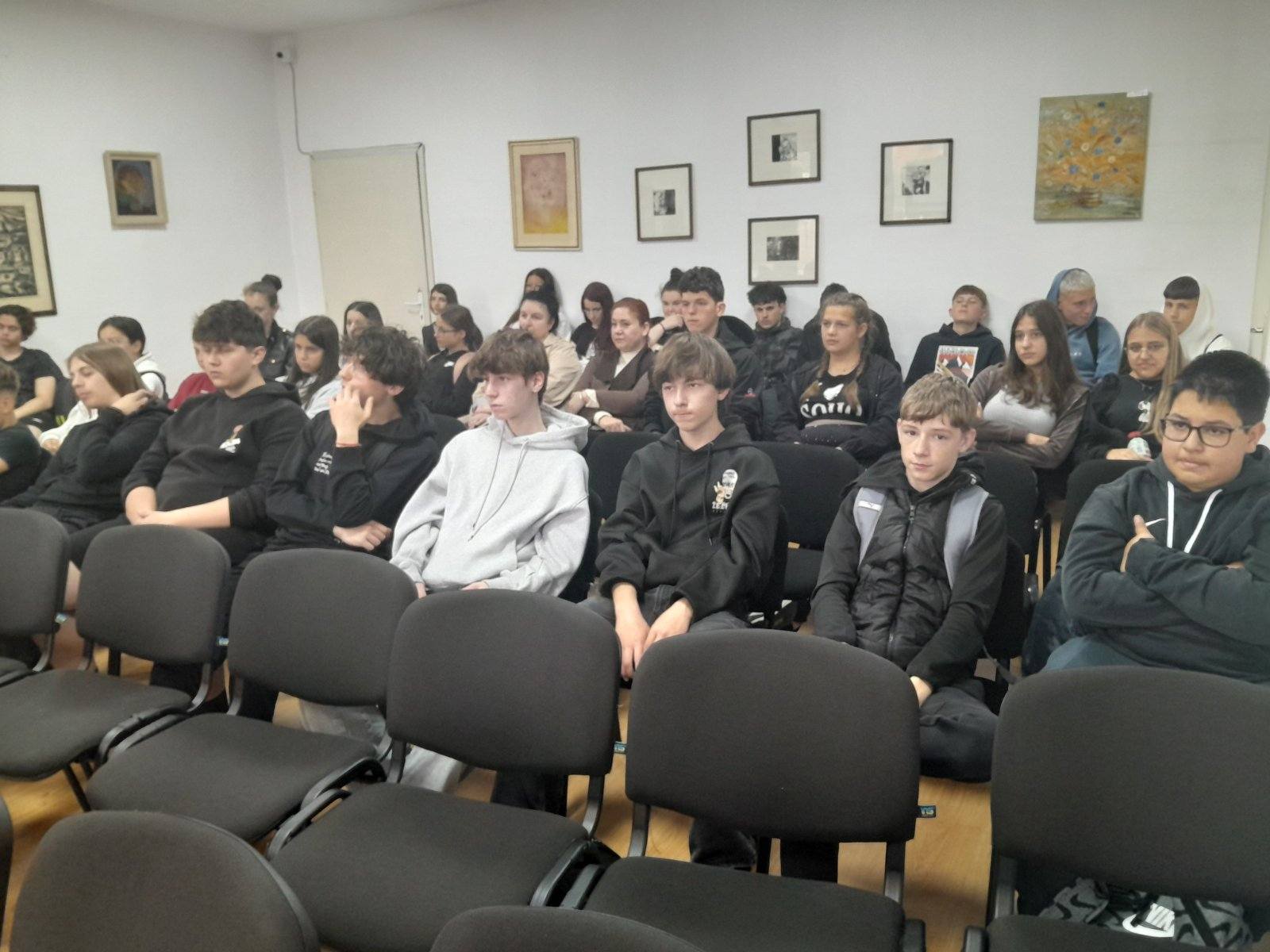 Презентация разкри на ученици в Благоевград мисията на библиотекаря от древността до днес Презентация разкри на ученици в Благоевград мисията на библиотекаря от древността до днес