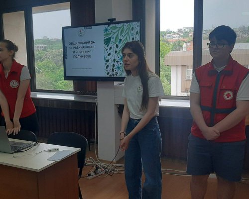 Седмокласници в Благоевград отбелязаха Световния ден на Червения кръст и Червения полумесец