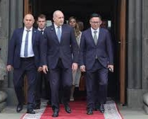 АФП, Ройтерс и АП: Радев обещава стабилност, борба с инфлацията и реформи