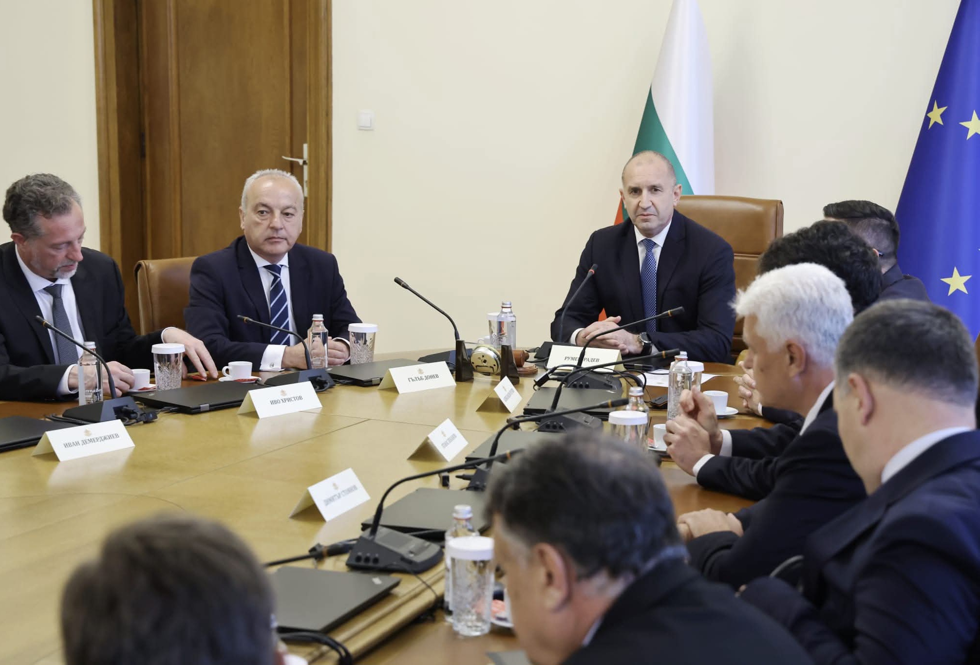 МЯРА за очакванията на българите: Топ 3 пред новата власт са бюджет, цени, борба с корупцията МЯРА за очакванията на българите: Топ 3 пред новата власт са бюджет, цени, борба с корупцията