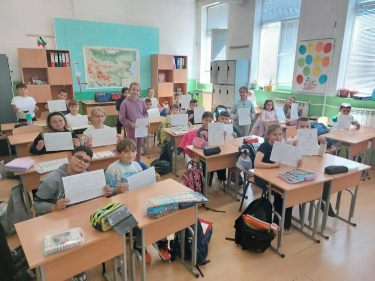 Малки писателки в Симитли вдъхновиха ученици със своите авторски книжки Малки писателки в Симитли вдъхновиха ученици със своите авторски книжки