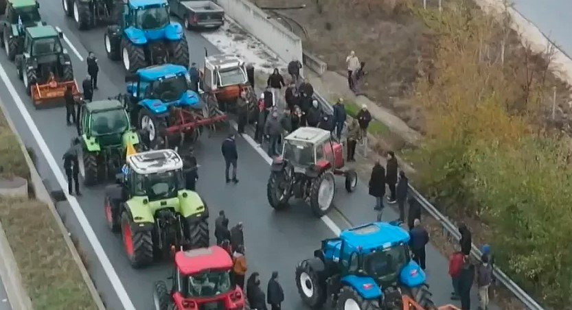 Внимание : Гръцките фермери пак блокират ГКПП Кулата Внимание : Гръцките фермери пак блокират ГКПП Кулата