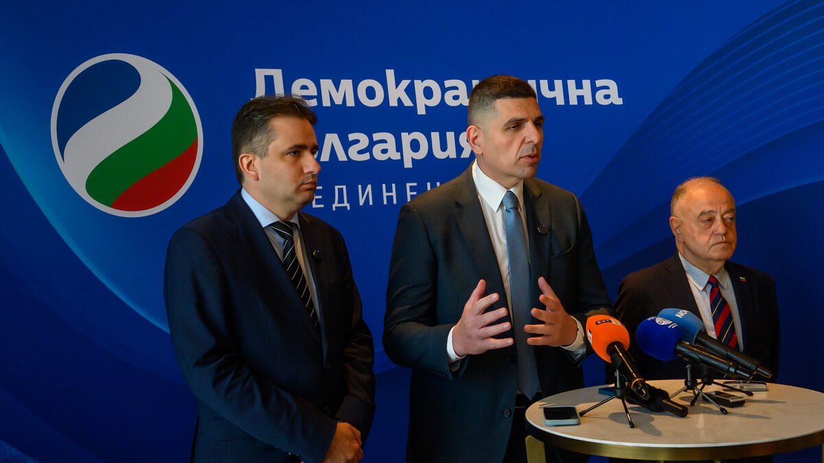 Демократична България : Няма да позволим подмяна на един олигархичен модел с друг