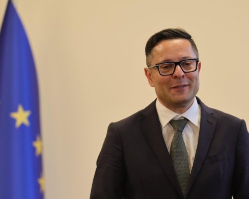Министърът на икономиката спря всички плащания за обществени поръчки