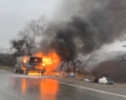 Горящ автомобил затрудни движението по АМ  Струма  край Перник