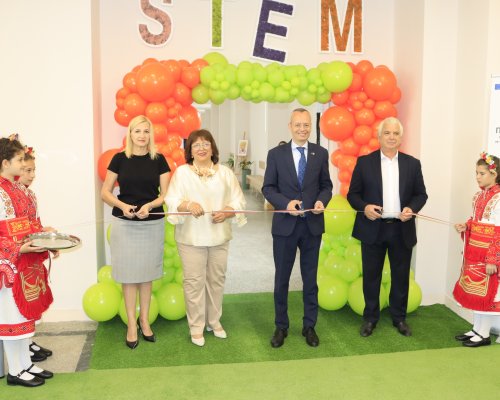 Кметът Методи Байкушев присъства на откриването на новия STEM център в XI ОУ Христо Ботев