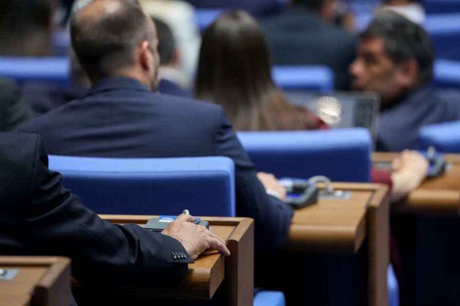 Трима депутати от  Прогресивна България  подадоха оставки