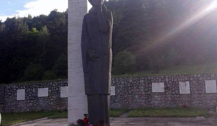 Белица помни: 82 години от гибелта на девет млади и безстрашни личности в местността Равен Белица помни: 82 години от гибелта на девет млади и безстрашни личности в местността Равен