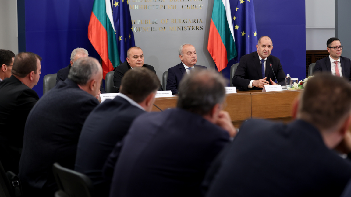 Румен Радев: Държавата няма да се меси в пазара, но ще защити потребителите и производителите Румен Радев: Държавата няма да се меси в пазара, но ще защити потребителите и производителите