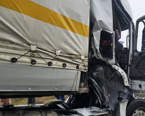 Пиян български шофьор отнесе с тира си 50 м от тунел в Гърция