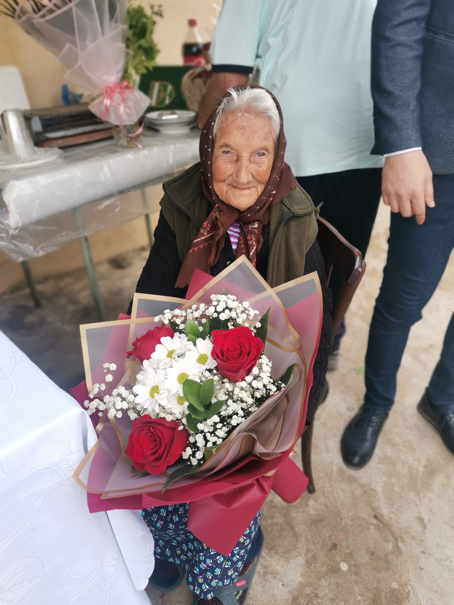 100 години, изпълнени с обич и мъдрост-баба Ташина от Гоце Делчев празнува днес 100 години, изпълнени с обич и мъдрост-баба Ташина от Гоце Делчев празнува днес