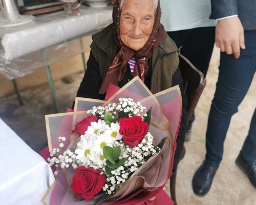 100 години, изпълнени с обич и мъдрост-баба Ташина от Гоце Делчев празнува днес