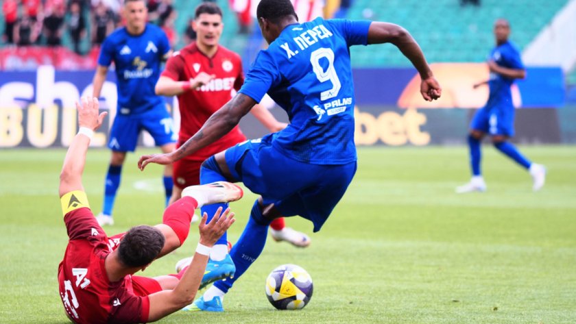 Левски победи във Вечното дерби с 2:0 Левски победи във Вечното дерби с 2:0