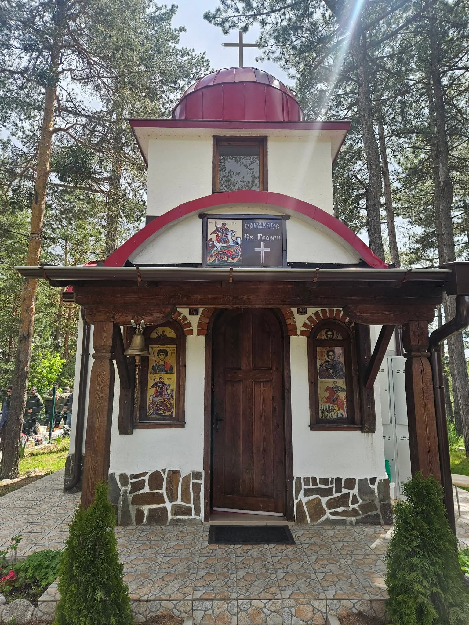 Курбан за здраве бе раздаден на параклис  Св. Георги  в Добринище