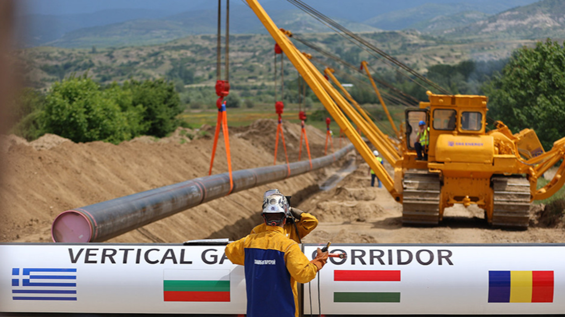 Разкопки край Бобов дол спряха машините по газовия коридор Разкопки край Бобов дол спряха машините по газовия коридор