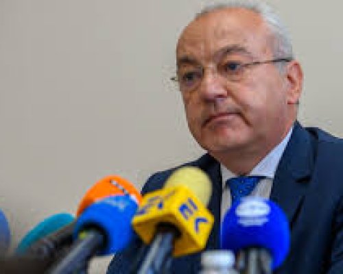 Правителството на Румен Радев слага край на автоматичното увеличение на заплатите в публичния сектор
