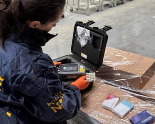 Международен удар срещу мрежа за фалшиви лекарства и хранителни добавки