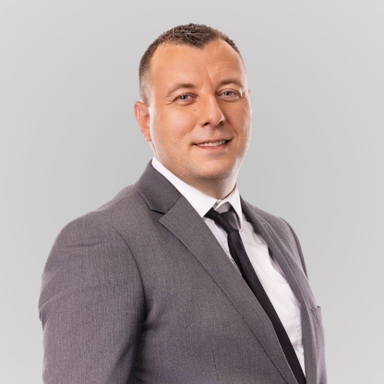 Петър Петров,  Възраждане : Диктатура без прецедент, управляващите ограничават опозицията
