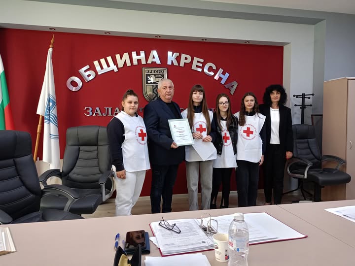 Община Кресна получи благодарствен диплом от БЧК Община Кресна получи благодарствен диплом от БЧК