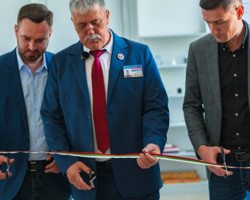 ОБУ  Христо Ботев  с. Дъбница откри модерен STEM център
