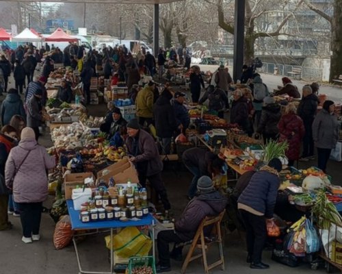 5 евро за килограм череши на пазара в Благоевград, 4 евро за ягоди