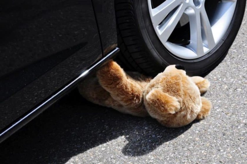 Млада шофьорка блъсна 13-годишно момче и избяга Млада шофьорка блъсна 13-годишно момче и избяга
