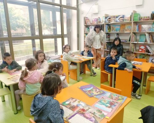 Безброй усмивки озариха Детския отдел на библиотеката в Благоевград