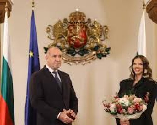 Дара беше посрещната в Министерския съвет след победата на Евровизия