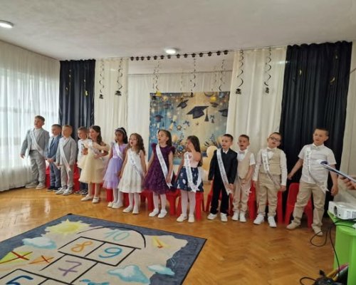 Малките абитуриенти на Сатовча поеха към първи клас