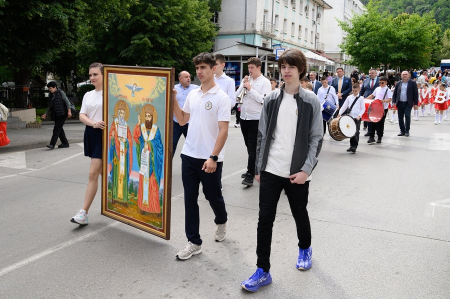 Мащабно шествие за 24 май в Петрич Мащабно шествие за 24 май в Петрич